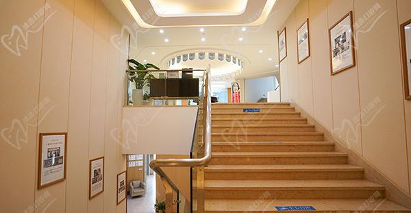 成都團(tuán)圓口腔醫(yī)院種植牙價格表