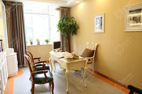 沈陽杏林整形外科醫(yī)院面診室