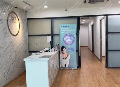 重慶星榮醫(yī)院做微創(chuàng)磨骨費用多少？劉正茂輪廓三件套截骨+磨骨+劈外板約58000元起